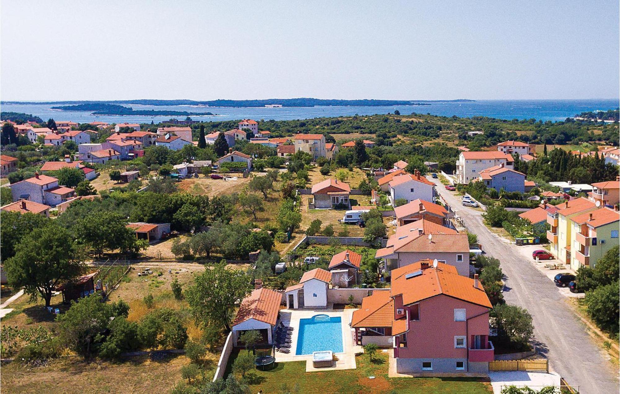 8 Bedroom Awesome Home In Pula Extérieur photo