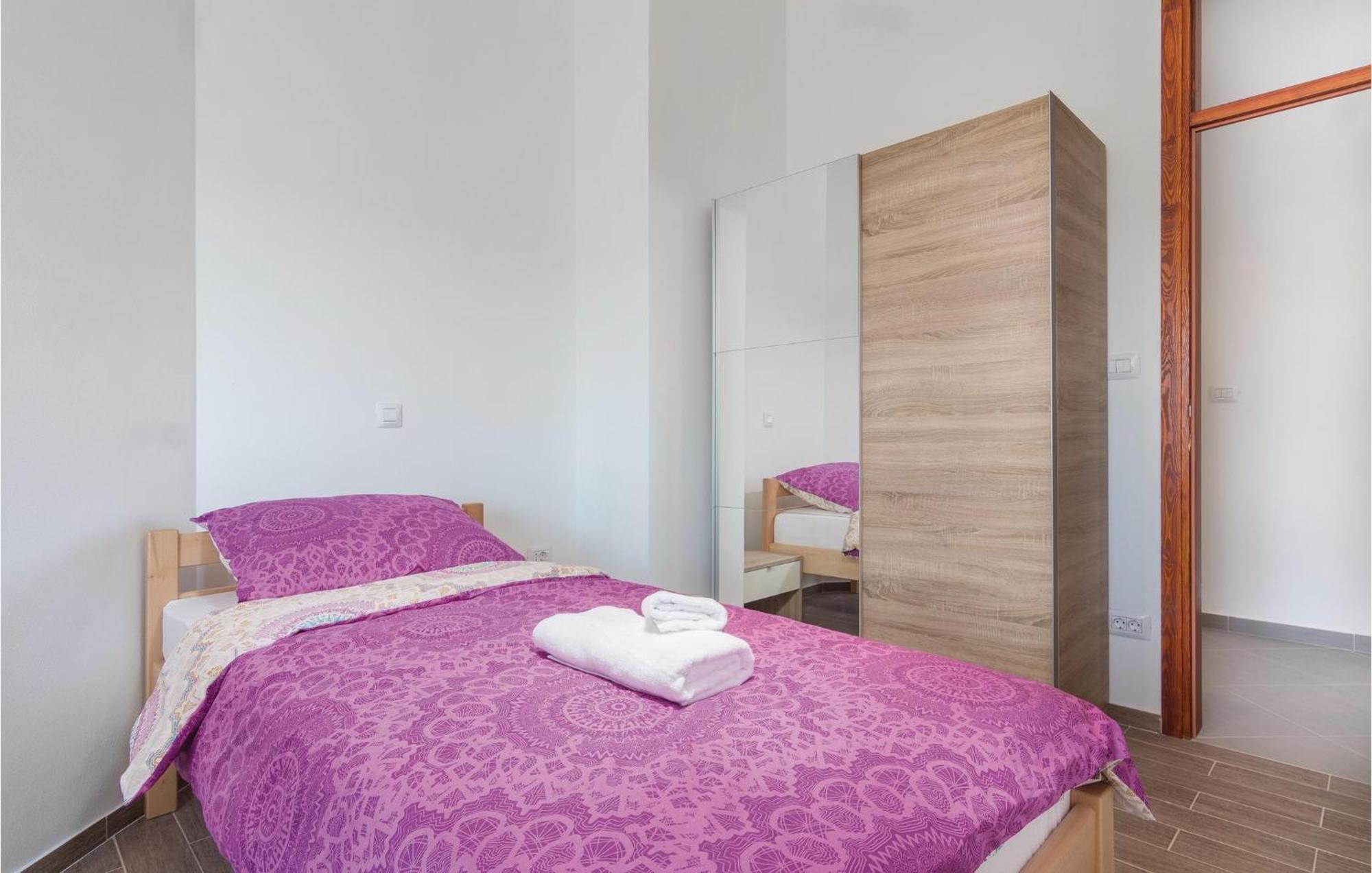 8 Bedroom Awesome Home In Pula Extérieur photo